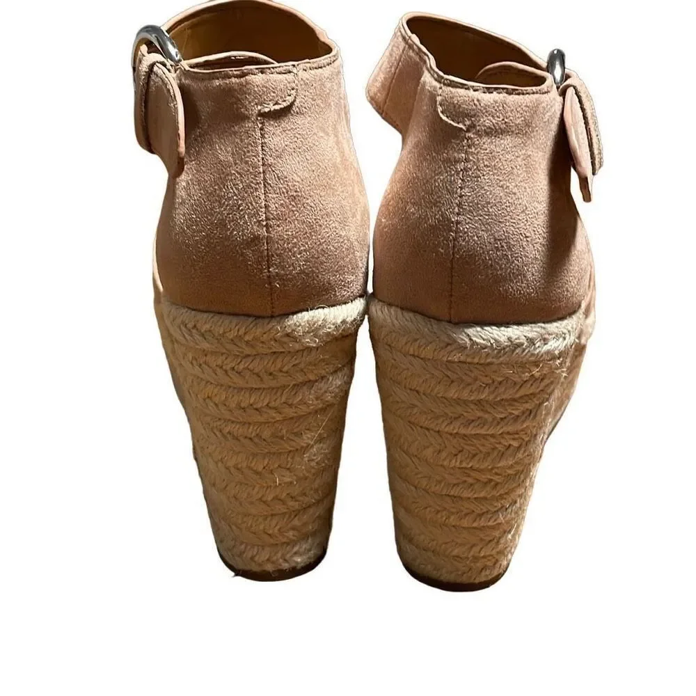 Nine West tan platform wedge sandals 4” heel and 1 1/2 “ platform in front 7 M